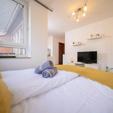 Studio Shiny - Zentral Mit Balkon - Messe - Kueche Neuss Dış mekan fotoğraf