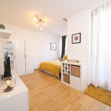 Studio Shiny - Zentral Mit Balkon - Messe - Kueche Neuss Dış mekan fotoğraf