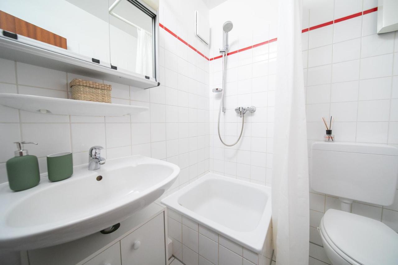 Studio Shiny - Zentral Mit Balkon - Messe - Kueche Neuss Dış mekan fotoğraf
