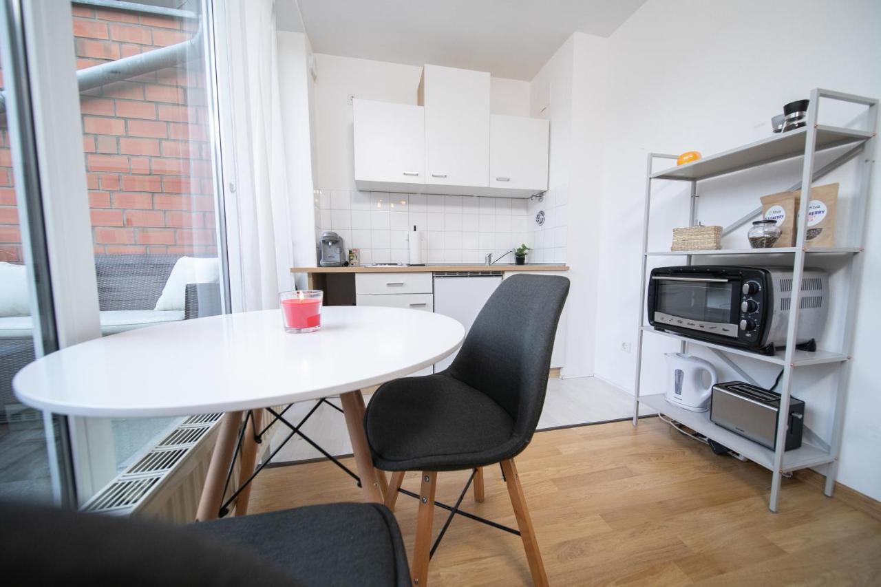 Studio Shiny - Zentral Mit Balkon - Messe - Kueche Neuss Dış mekan fotoğraf
