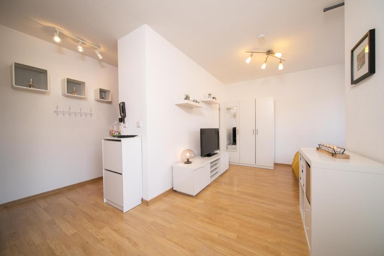 Studio Shiny - Zentral Mit Balkon - Messe - Kueche Neuss Dış mekan fotoğraf